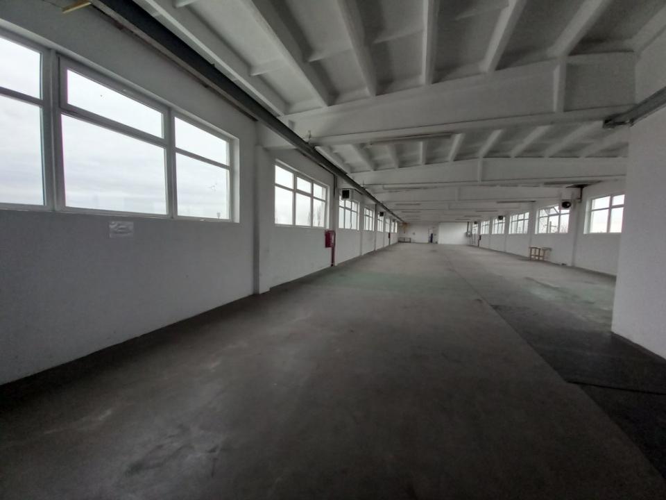 Warehouse with an area of 2100 sqm and office space