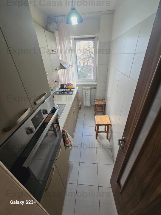 Apartament cu 3 camere in Alexandru Cel Bun 