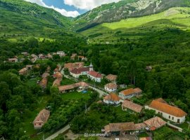 Vanzare casa/vila 2 camere Izvoarele (Livezile)