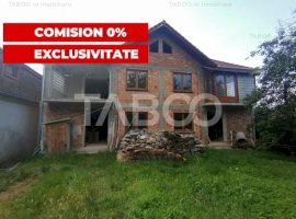 Comision 0% Casa tip duplex de vanzare 6 camere cu teren Saliste Sibiu