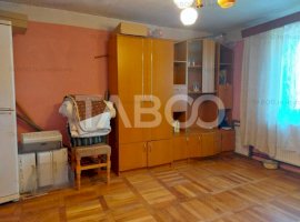 Apartament la casa 2 camere 41 mpu si 152 mp gradina 1 vecin Cisnadie